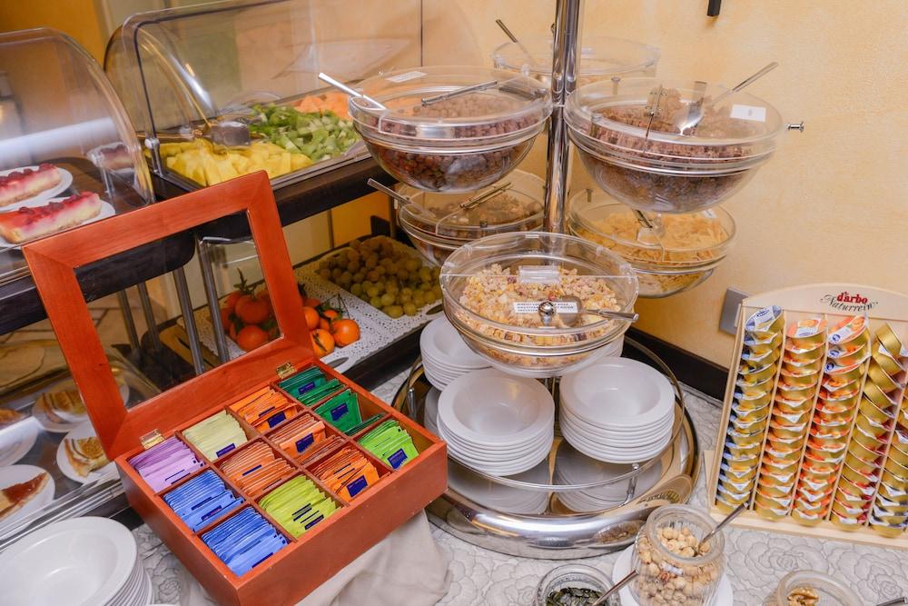 Ahg Donna Silvia Wellness Hotel Манерба-дель-Гарда Экстерьер фото