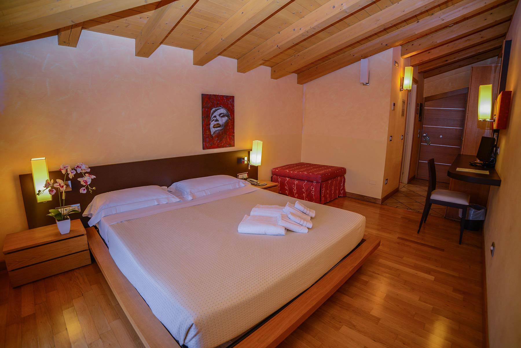 Ahg Donna Silvia Wellness Hotel Манерба-дель-Гарда Экстерьер фото