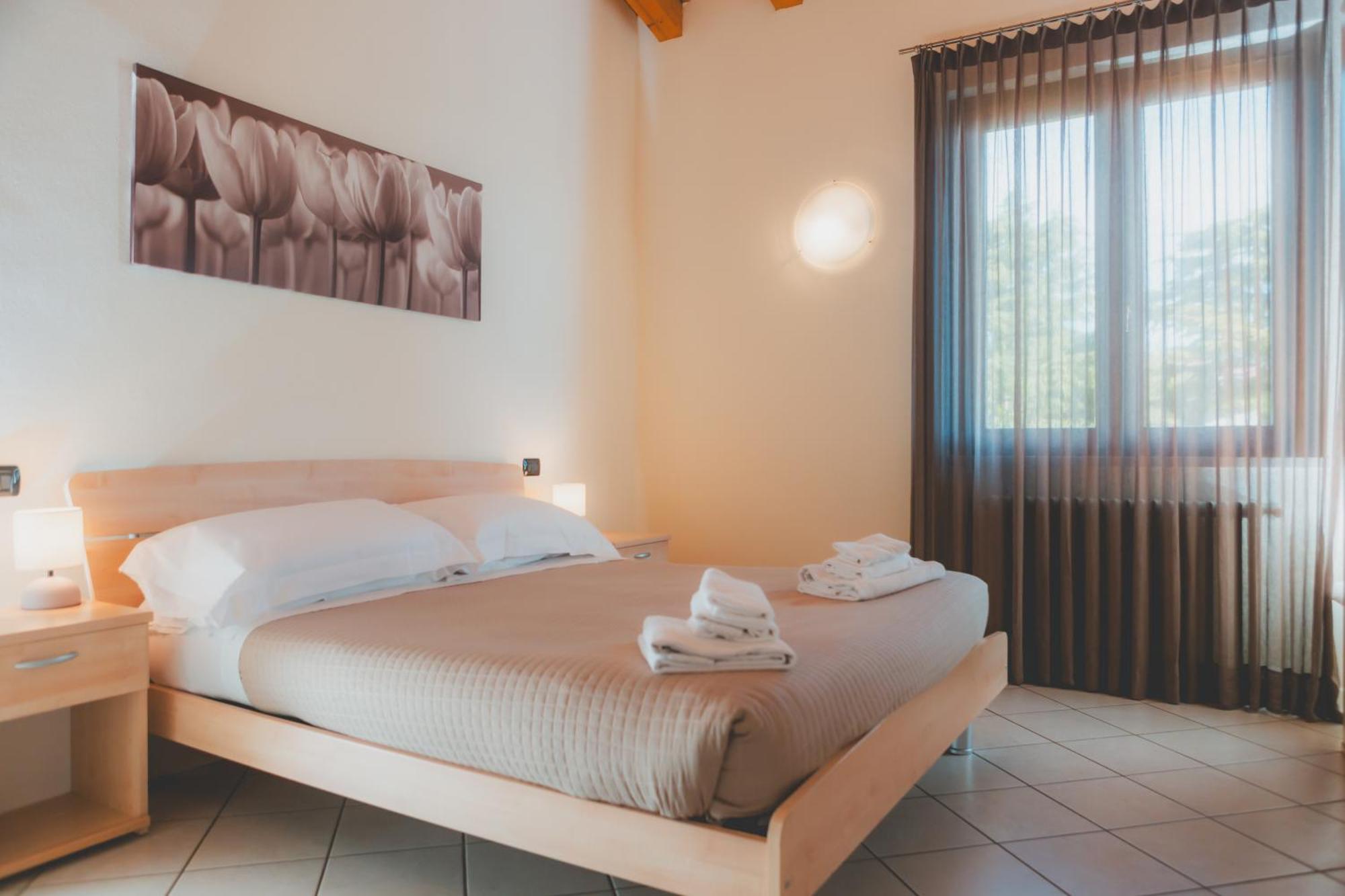 Ahg Donna Silvia Wellness Hotel Манерба-дель-Гарда Экстерьер фото
